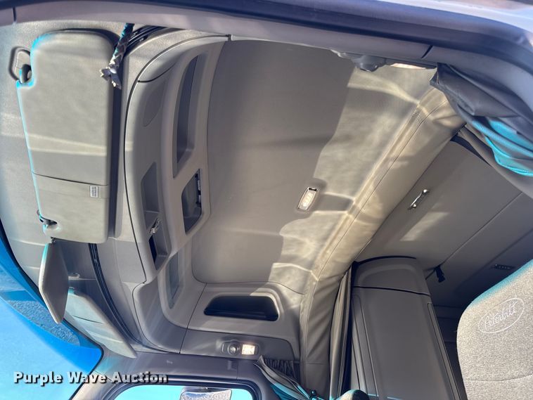 image for item DW6640 2019 Peterbilt 579 semi truck