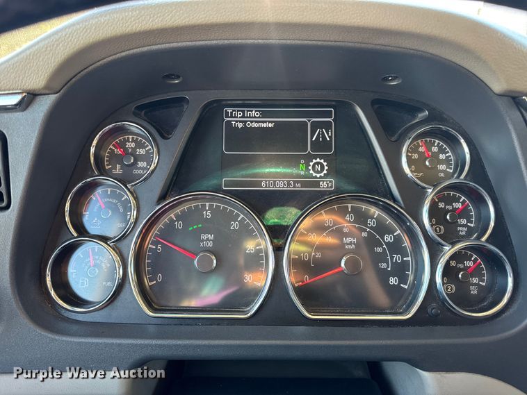 image for item DW6640 2019 Peterbilt 579 semi truck