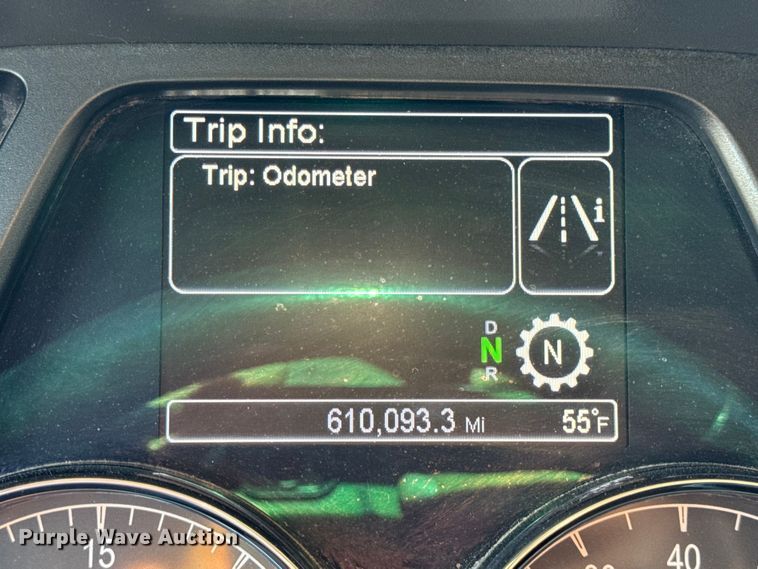 image for item DW6640 2019 Peterbilt 579 semi truck