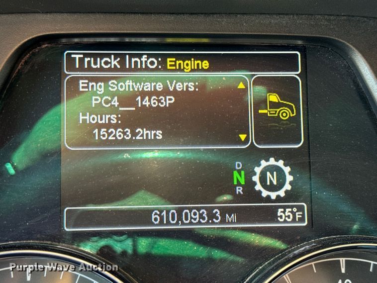 image for item DW6640 2019 Peterbilt 579 semi truck