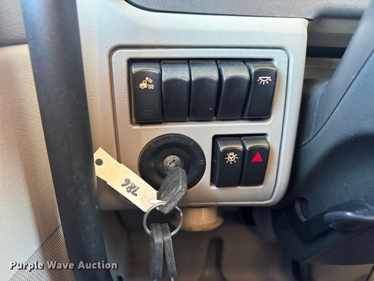 image for item DW6640 2019 Peterbilt 579 semi truck