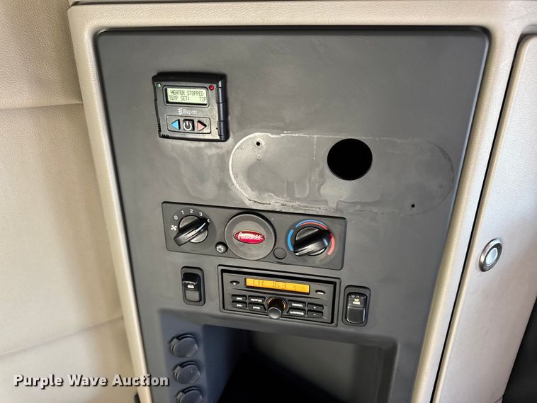 image for item DW6640 2019 Peterbilt 579 semi truck