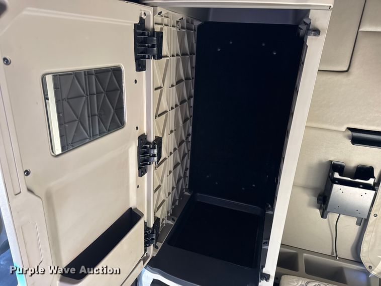 image for item DW6640 2019 Peterbilt 579 semi truck