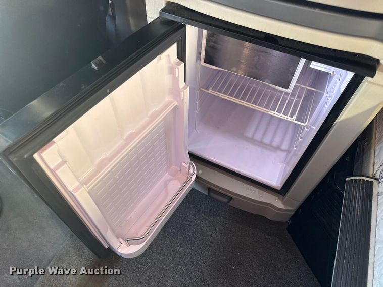 image for item DW6640 2019 Peterbilt 579 semi truck