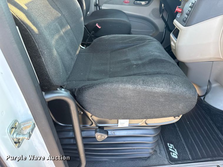 image for item DW6640 2019 Peterbilt 579 semi truck