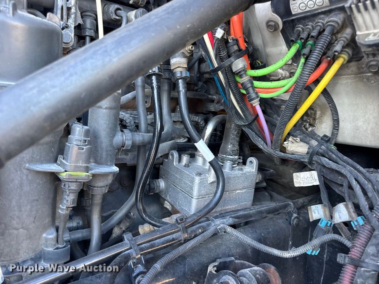 image for item DW6640 2019 Peterbilt 579 semi truck