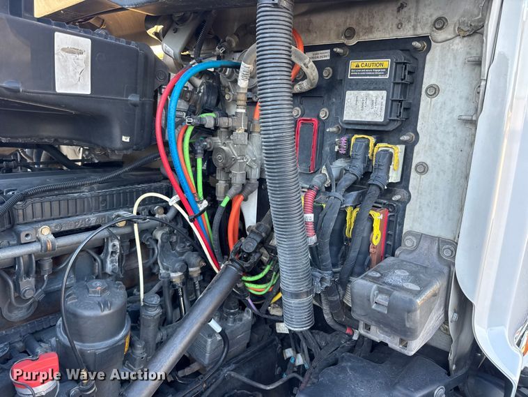 image for item DW6640 2019 Peterbilt 579 semi truck