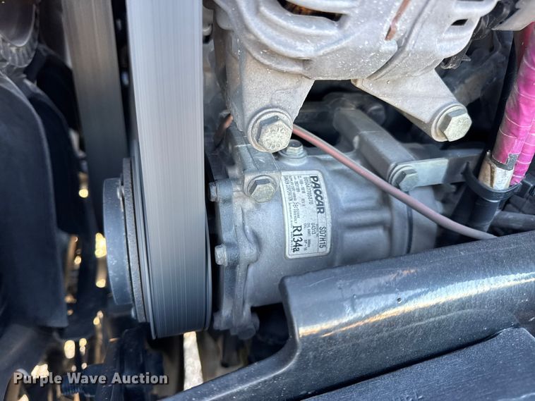 image for item DW6640 2019 Peterbilt 579 semi truck