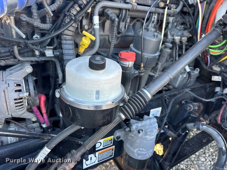 image for item DW6640 2019 Peterbilt 579 semi truck