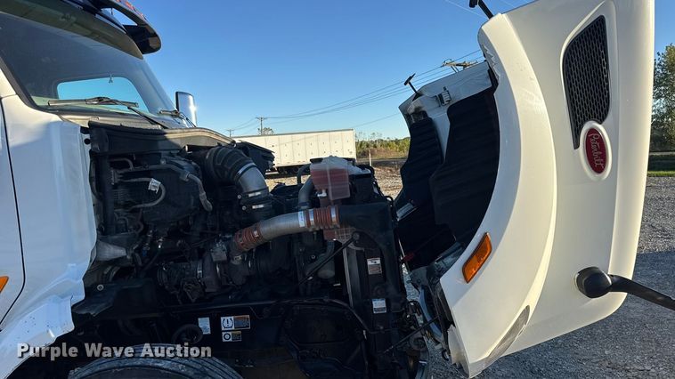 image for item DW6640 2019 Peterbilt 579 semi truck
