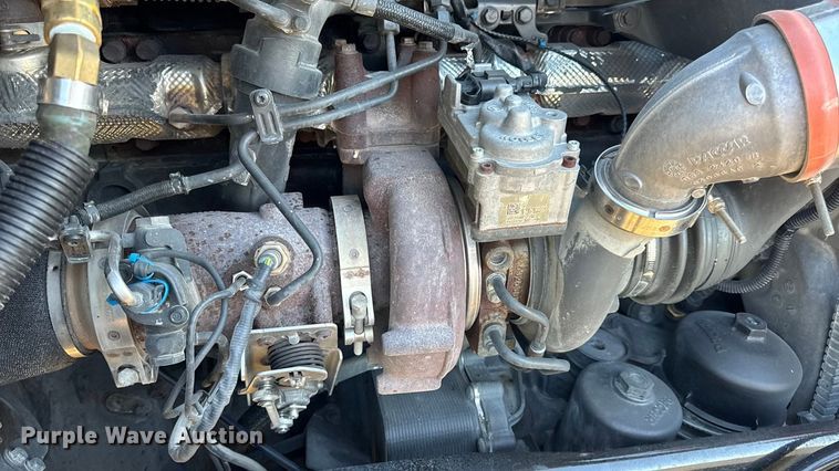 image for item DW6640 2019 Peterbilt 579 semi truck