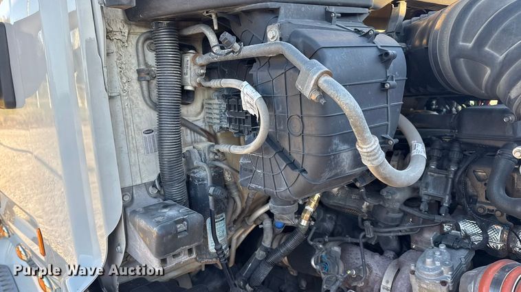 image for item DW6640 2019 Peterbilt 579 semi truck