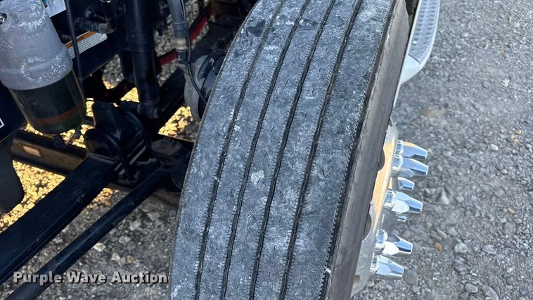 image for item DW6640 2019 Peterbilt 579 semi truck