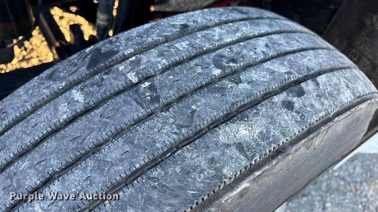 image for item DW6640 2019 Peterbilt 579 semi truck