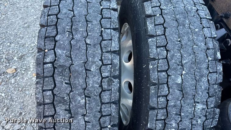 image for item DW6640 2019 Peterbilt 579 semi truck