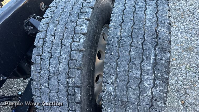 image for item DW6640 2019 Peterbilt 579 semi truck