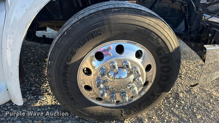 image for item DW6640 2019 Peterbilt 579 semi truck