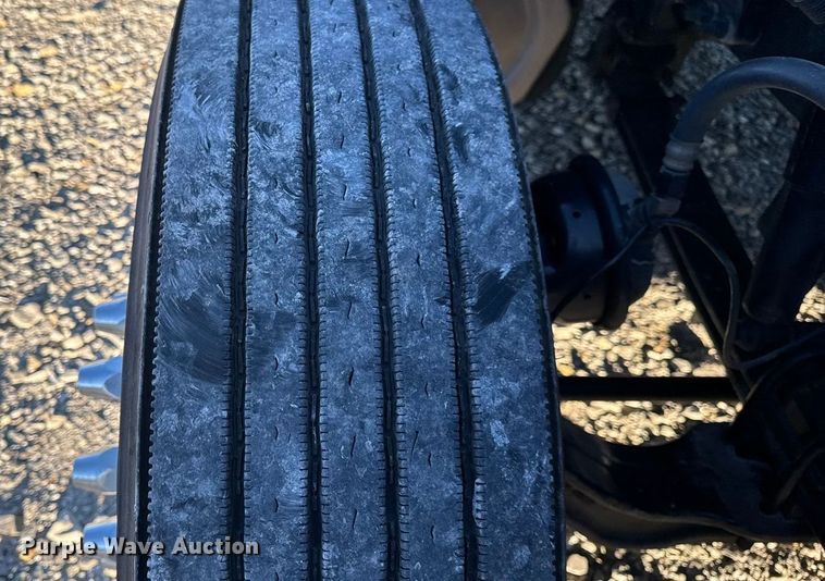 image for item DW6640 2019 Peterbilt 579 semi truck