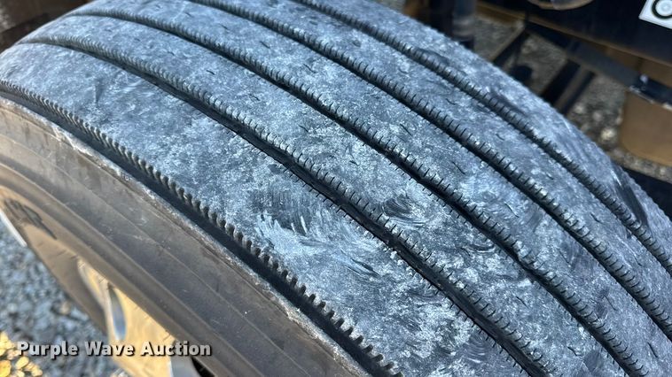 image for item DW6640 2019 Peterbilt 579 semi truck