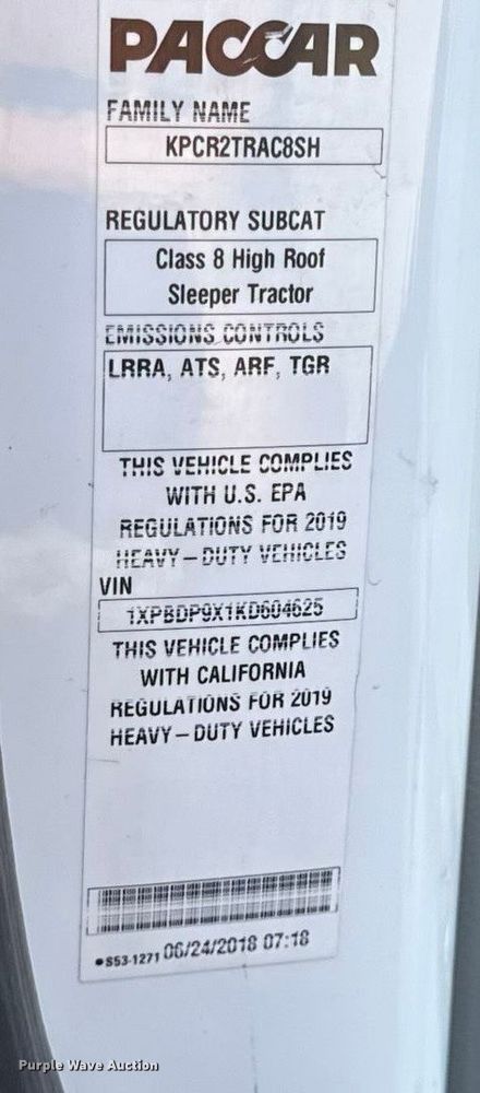 image for item DW6640 2019 Peterbilt 579 semi truck