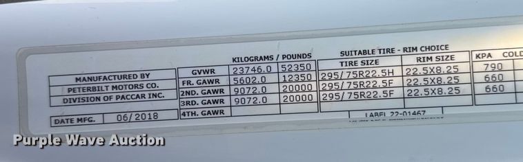 image for item DW6640 2019 Peterbilt 579 semi truck