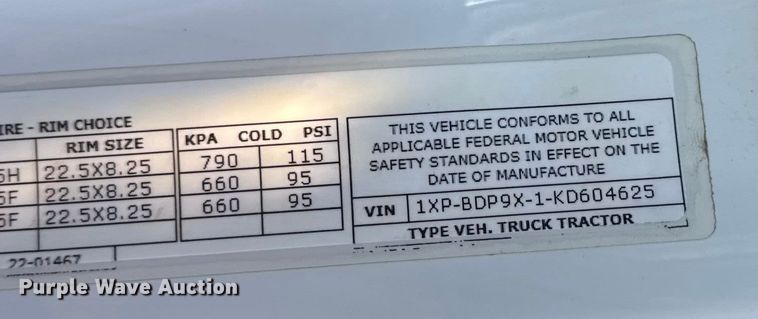 image for item DW6640 2019 Peterbilt 579 semi truck