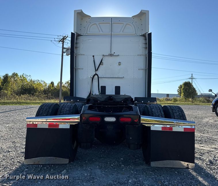image for item DW6641 2019 Peterbilt 579 semi truck