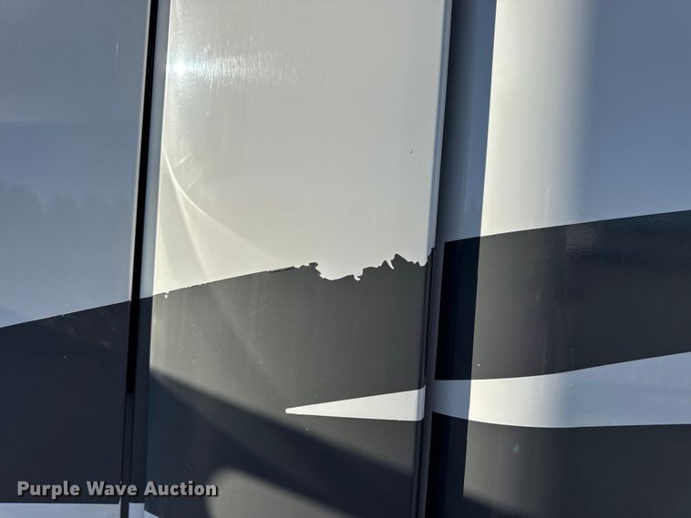 image for item DW6641 2019 Peterbilt 579 semi truck