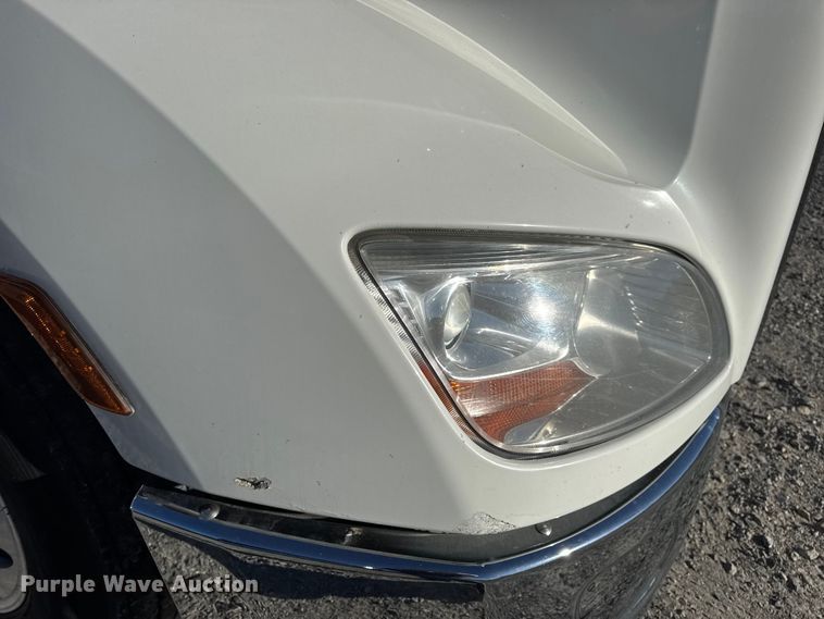 image for item DW6641 2019 Peterbilt 579 semi truck