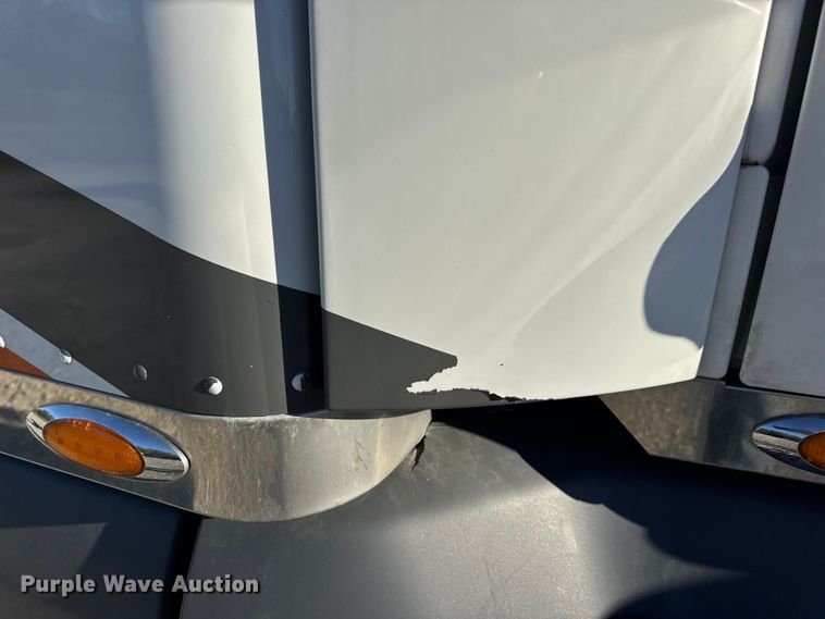 image for item DW6641 2019 Peterbilt 579 semi truck