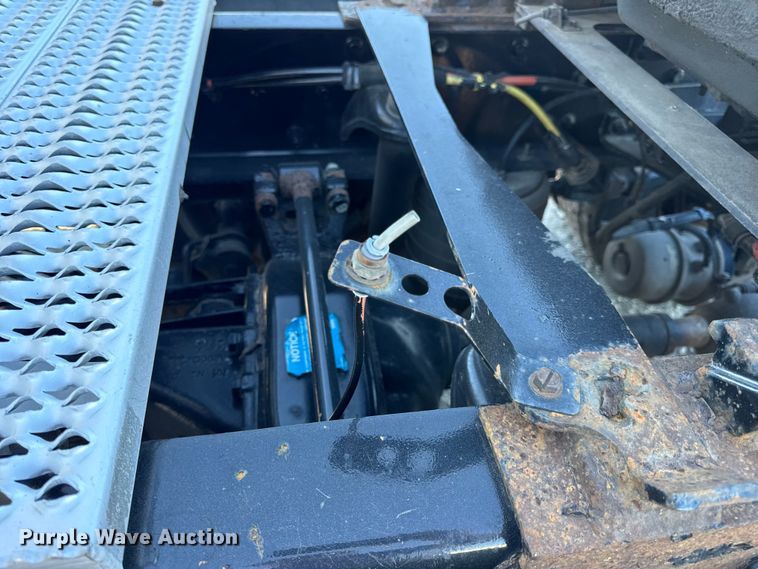 image for item DW6641 2019 Peterbilt 579 semi truck