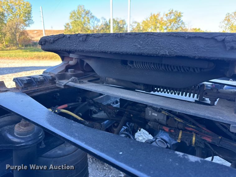 image for item DW6641 2019 Peterbilt 579 semi truck