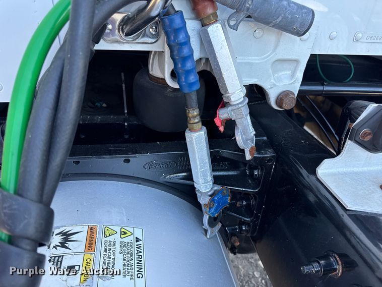 image for item DW6641 2019 Peterbilt 579 semi truck