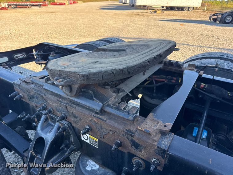 image for item DW6641 2019 Peterbilt 579 semi truck