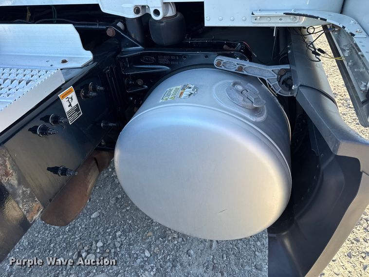 image for item DW6641 2019 Peterbilt 579 semi truck