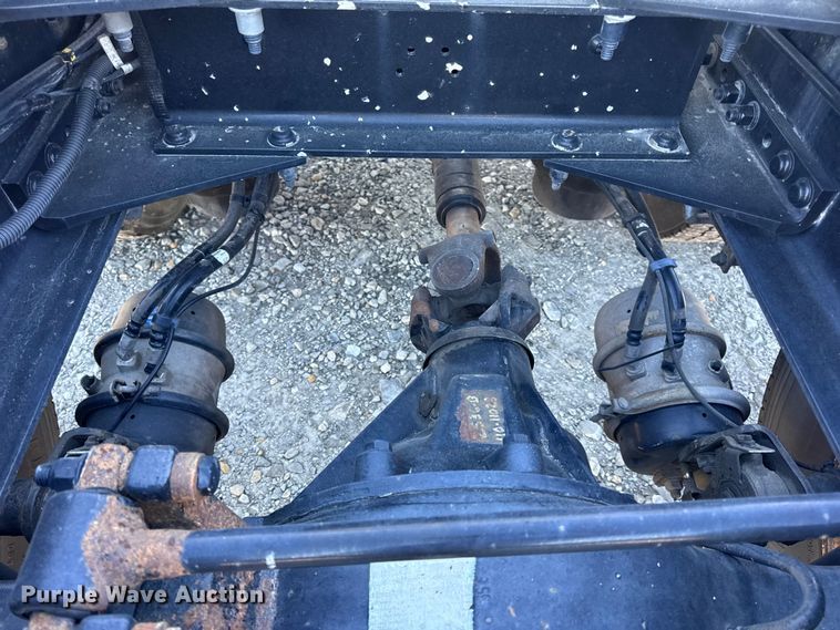 image for item DW6641 2019 Peterbilt 579 semi truck