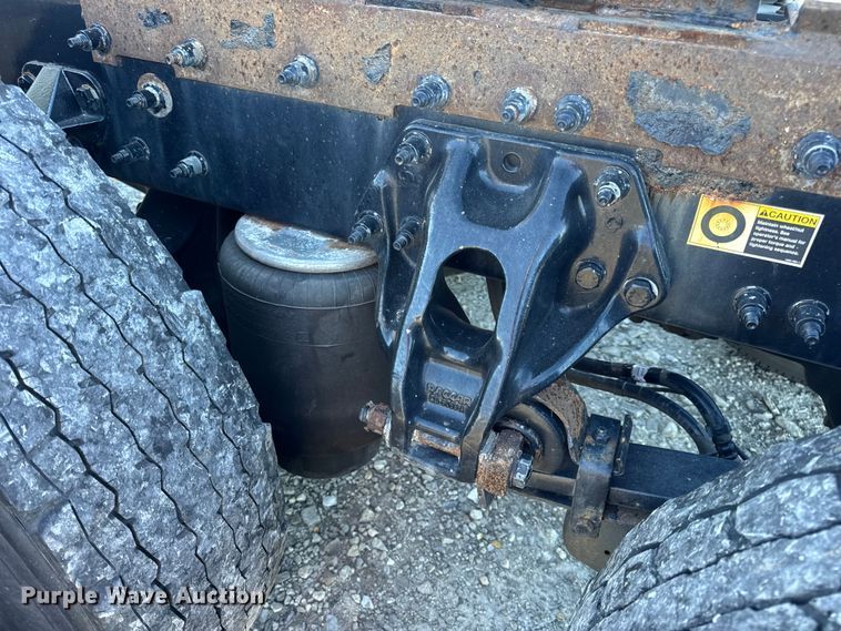 image for item DW6641 2019 Peterbilt 579 semi truck