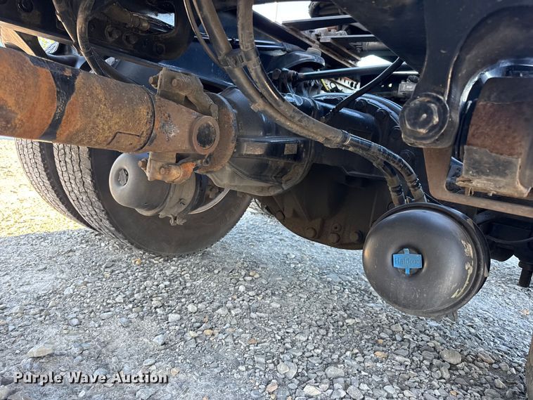 image for item DW6641 2019 Peterbilt 579 semi truck