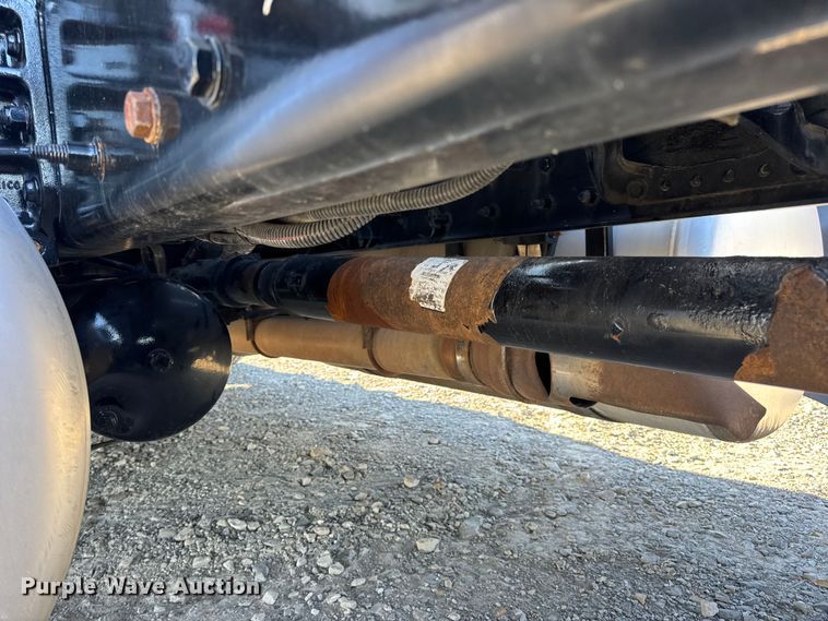 image for item DW6641 2019 Peterbilt 579 semi truck