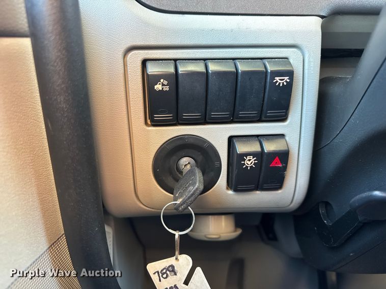 image for item DW6641 2019 Peterbilt 579 semi truck