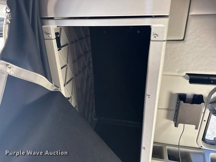 image for item DW6641 2019 Peterbilt 579 semi truck