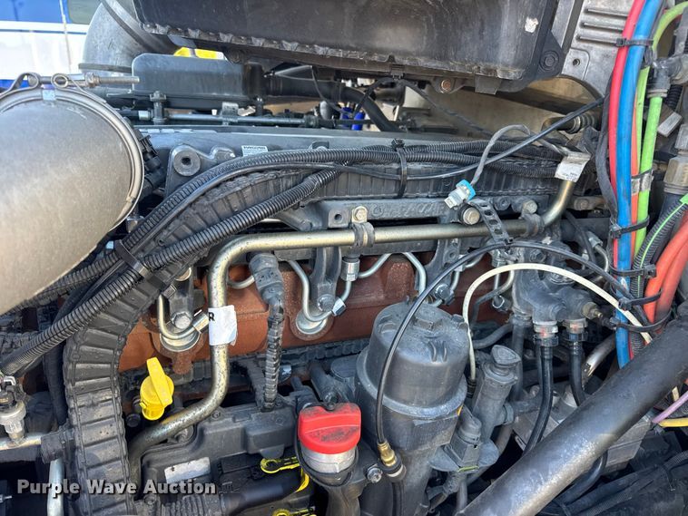 image for item DW6641 2019 Peterbilt 579 semi truck