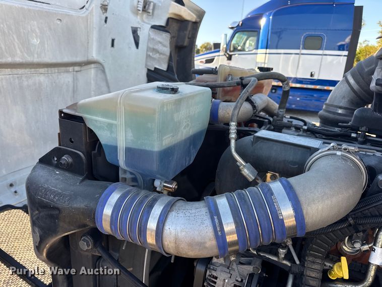 image for item DW6641 2019 Peterbilt 579 semi truck