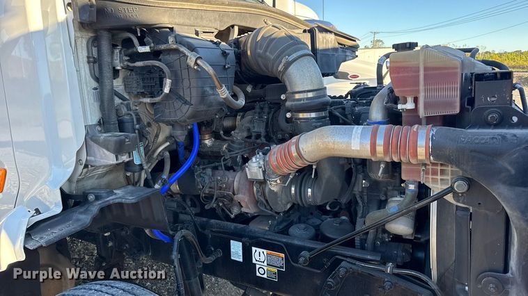 image for item DW6641 2019 Peterbilt 579 semi truck