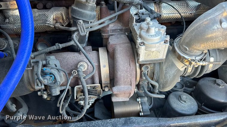 image for item DW6641 2019 Peterbilt 579 semi truck