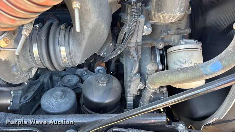 image for item DW6641 2019 Peterbilt 579 semi truck