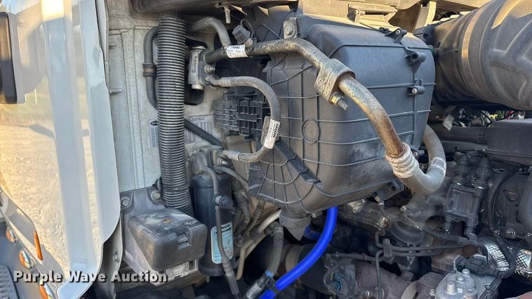 image for item DW6641 2019 Peterbilt 579 semi truck