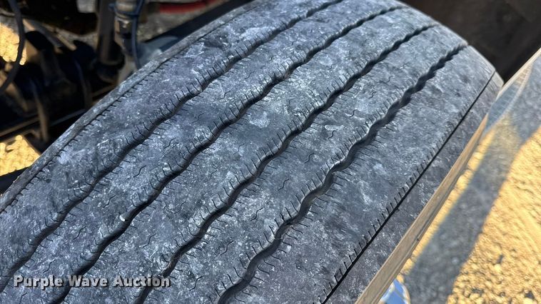 image for item DW6641 2019 Peterbilt 579 semi truck