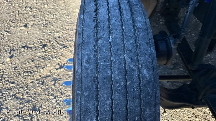 image for item DW6641 2019 Peterbilt 579 semi truck