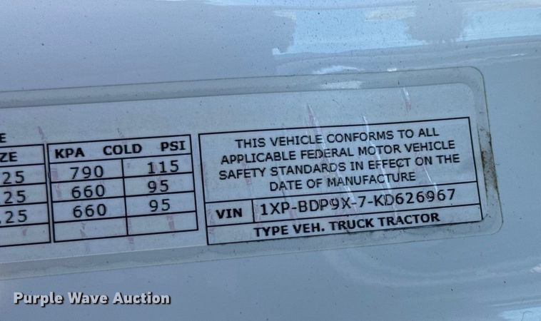 image for item DW6641 2019 Peterbilt 579 semi truck